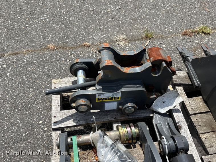 image for item ET0594 CNH Industrial CNH33.37 excavator attachments