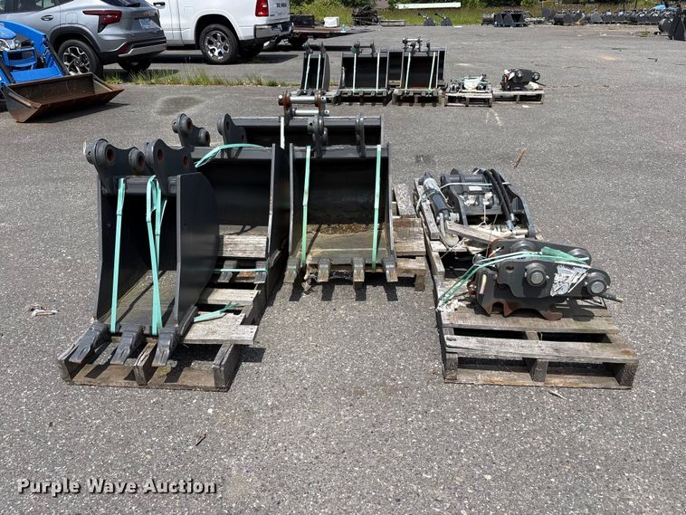 image for item ET0595 CNH Industrial CNH33.37 excavator attachments