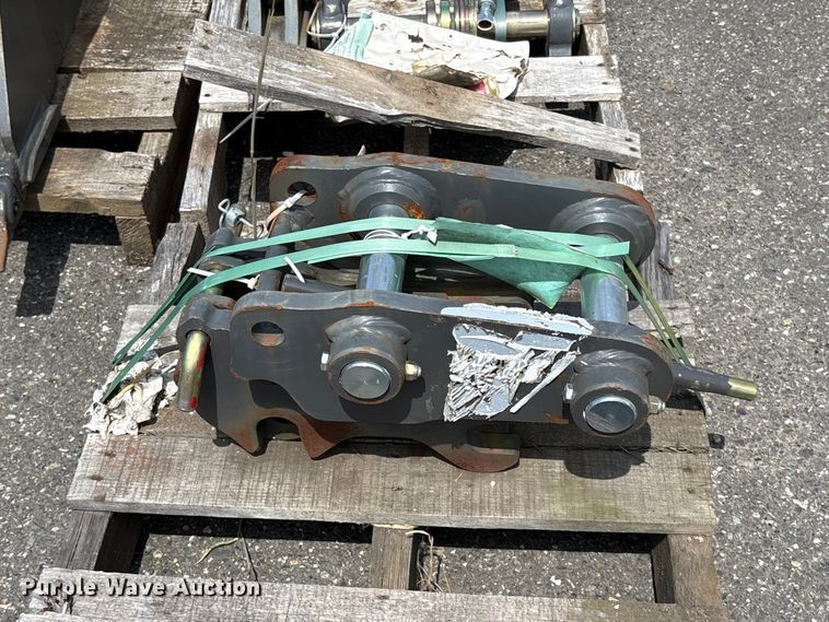 image for item ET0595 CNH Industrial CNH33.37 excavator attachments