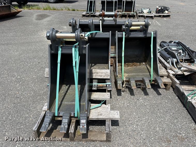 image for item ET0595 CNH Industrial CNH33.37 excavator attachments
