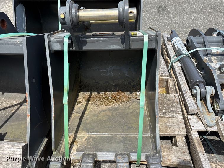 image for item ET0595 CNH Industrial CNH33.37 excavator attachments