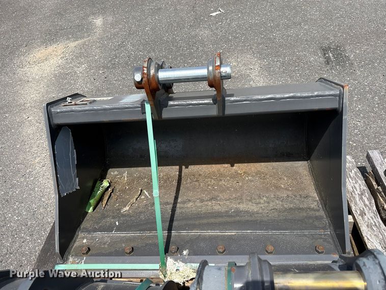 image for item ET0595 CNH Industrial CNH33.37 excavator attachments