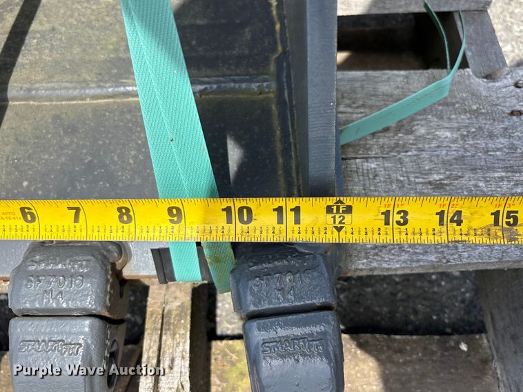 image for item ET0595 CNH Industrial CNH33.37 excavator attachments