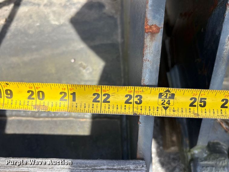 image for item ET0595 CNH Industrial CNH33.37 excavator attachments