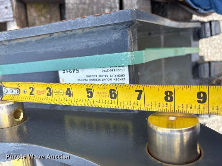 image for item ET0595 CNH Industrial CNH33.37 excavator attachments