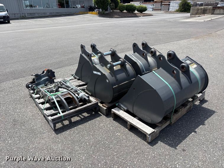 image for item ET0596 CNH Industrial CNH33.37 excavator attachments