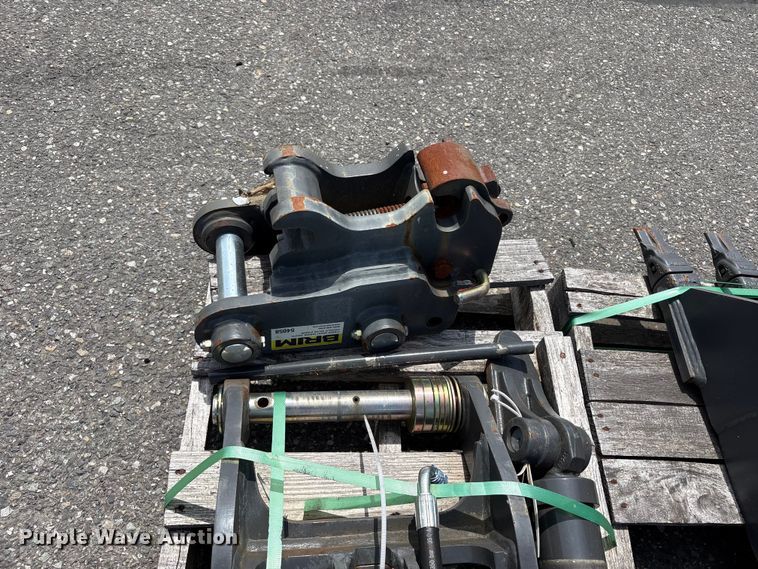 image for item ET0596 CNH Industrial CNH33.37 excavator attachments