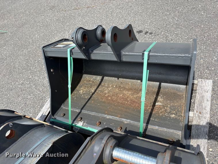 image for item ET0596 CNH Industrial CNH33.37 excavator attachments