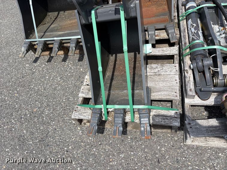 image for item ET0596 CNH Industrial CNH33.37 excavator attachments