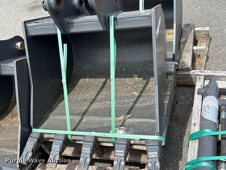 image for item ET0598 CNH Industrial CNH33.37 excavator attachments
