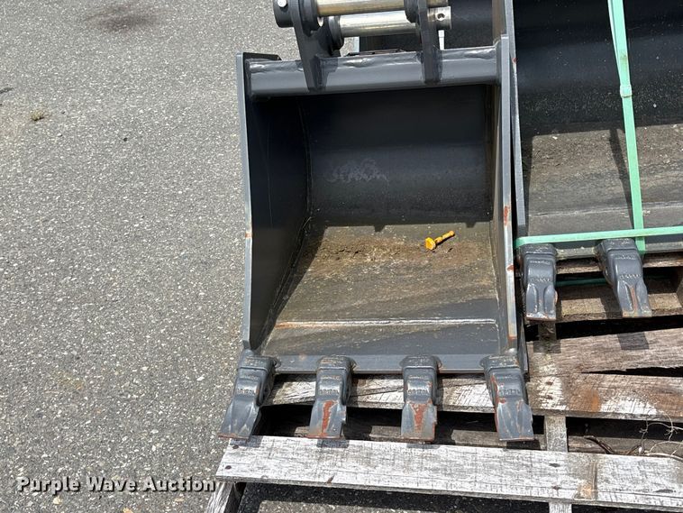 image for item ET0598 CNH Industrial CNH33.37 excavator attachments