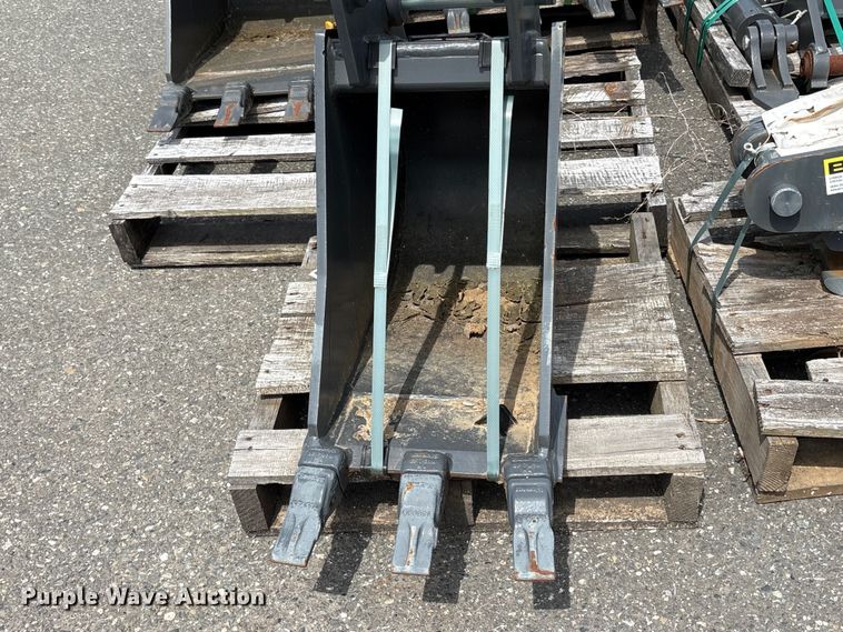 image for item ET0598 CNH Industrial CNH33.37 excavator attachments