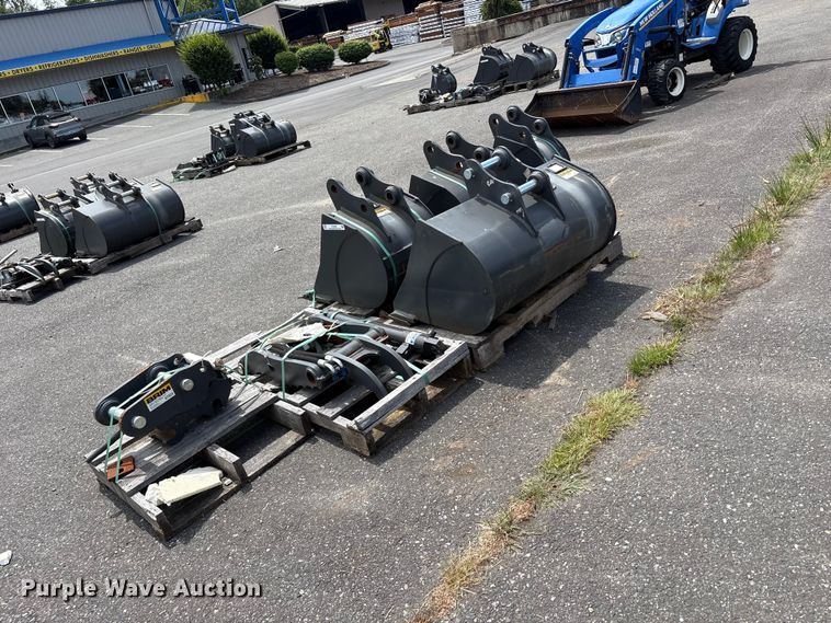image for item ET0599 CNH Industrial CNH33.37 excavator attachments