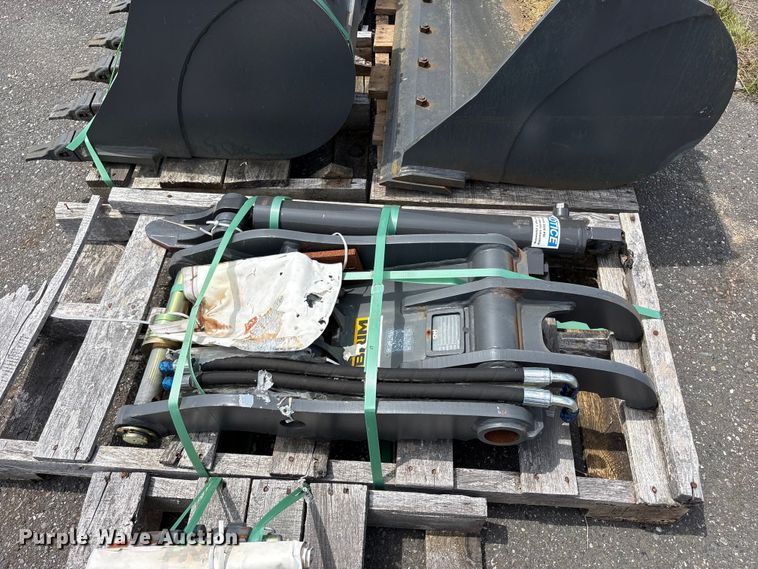 image for item ET0599 CNH Industrial CNH33.37 excavator attachments
