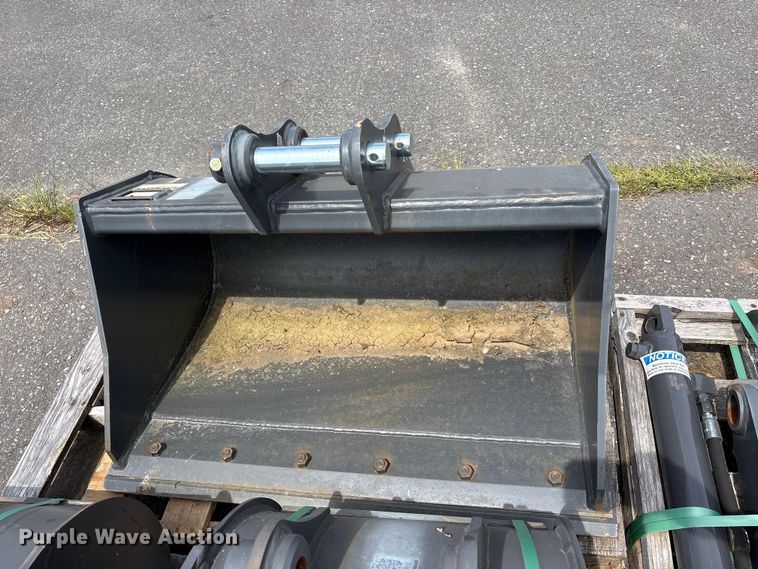 image for item ET0599 CNH Industrial CNH33.37 excavator attachments