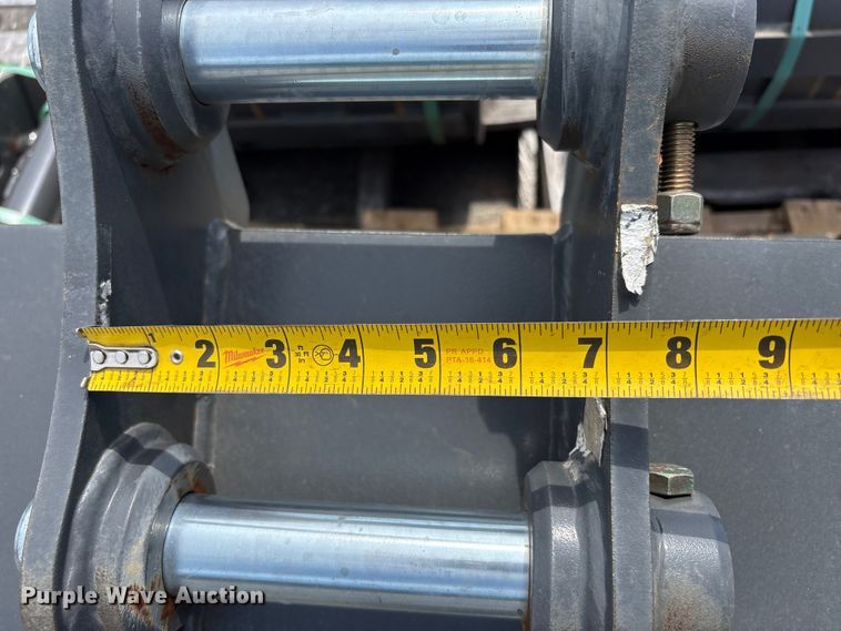 image for item ET0599 CNH Industrial CNH33.37 excavator attachments