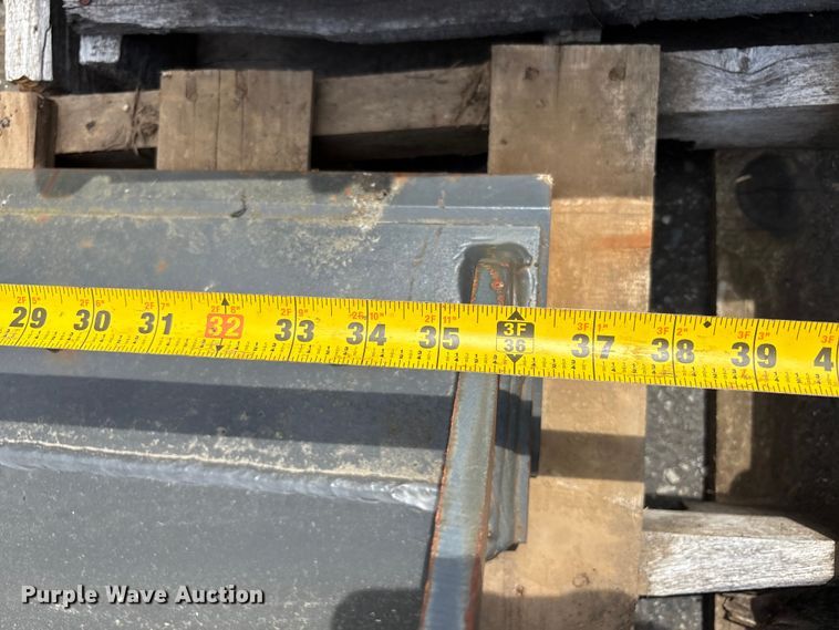 image for item ET0599 CNH Industrial CNH33.37 excavator attachments