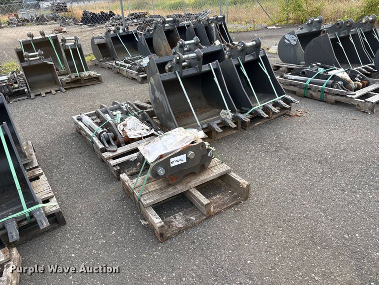 image for item ET0602 CNH Industrial excavator attachments