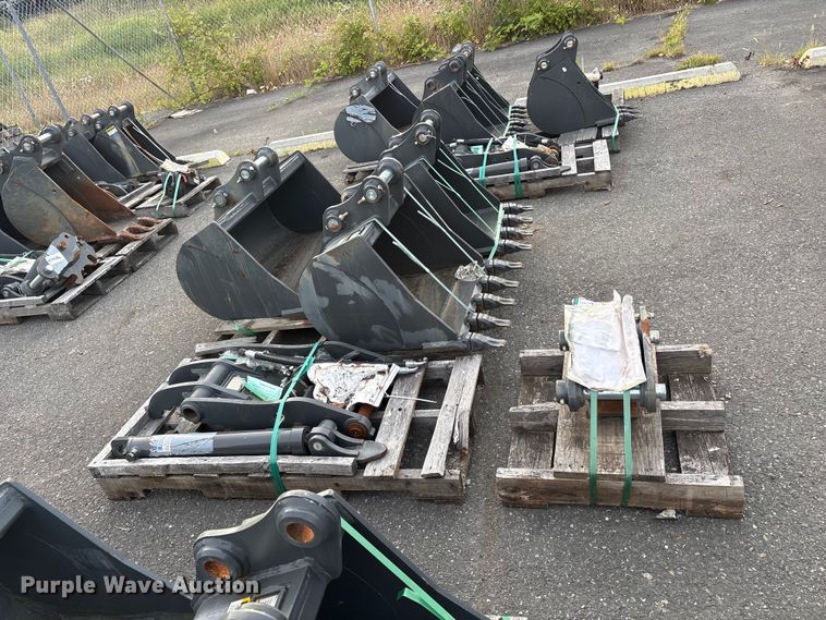 image for item ET0602 CNH Industrial excavator attachments