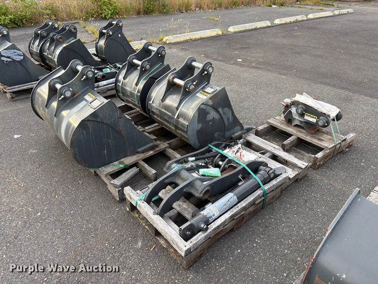 image for item ET0602 CNH Industrial excavator attachments