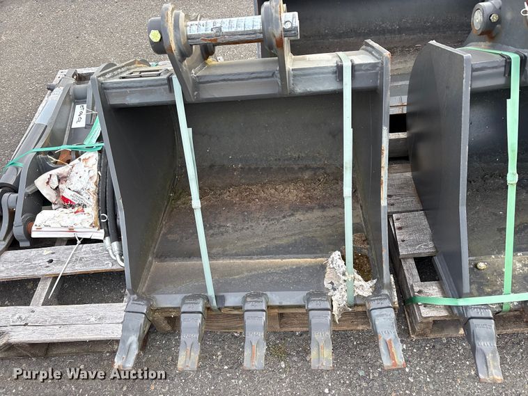 image for item ET0602 CNH Industrial excavator attachments