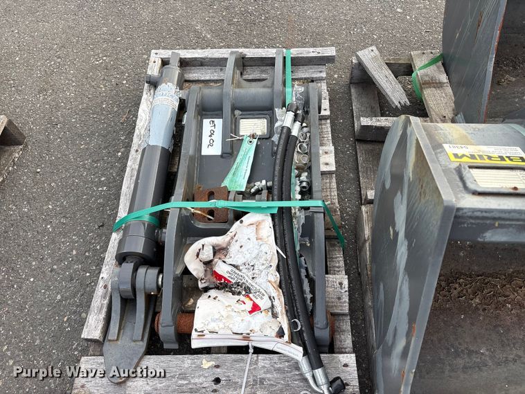 image for item ET0602 CNH Industrial excavator attachments
