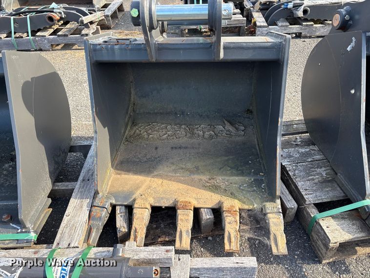 image for item ET0608 CNH Industrial CNH33.37 excavator attachments