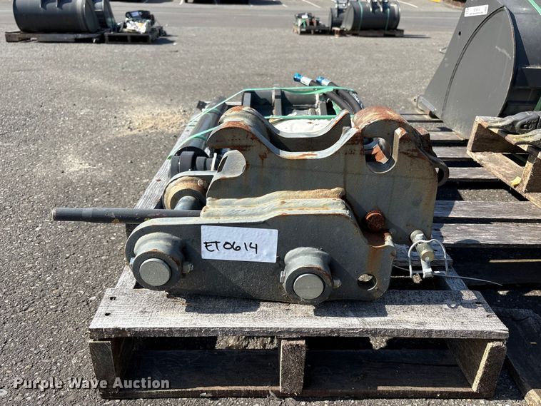 image for item ET0614 CNH Industrial CNH33.37 excavator attachments