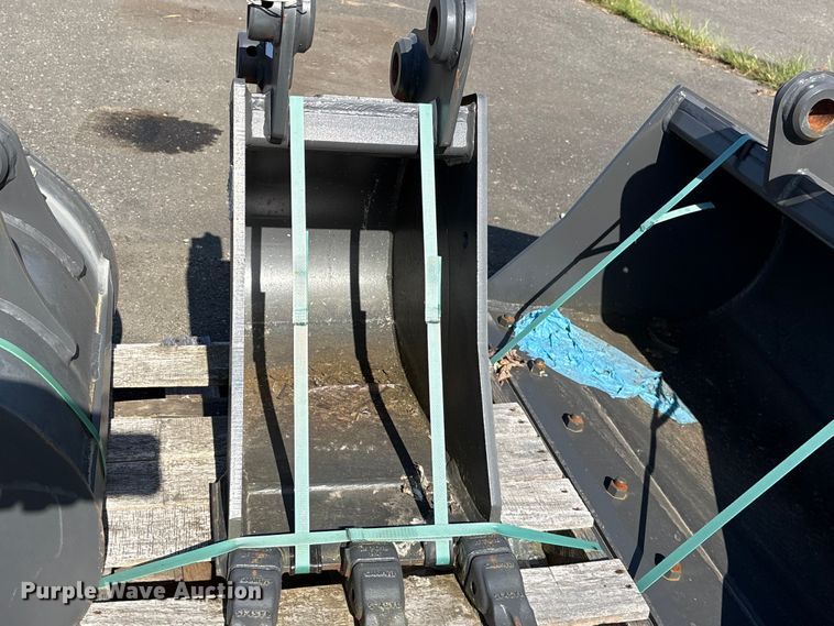 image for item ET0614 CNH Industrial CNH33.37 excavator attachments