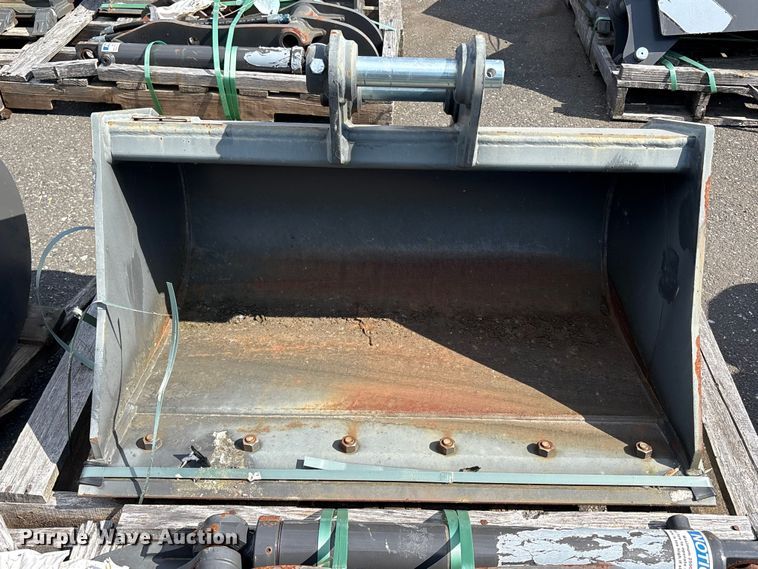 image for item ET0617 CNH Industrial CNH33.37 excavator attachments