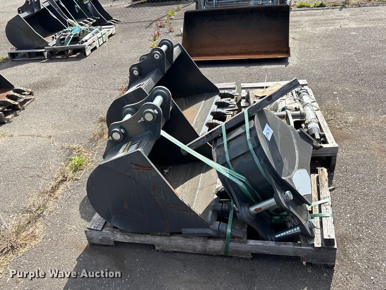 image for item ET0619 CNH Industrial CNH33.37 excavator attachments