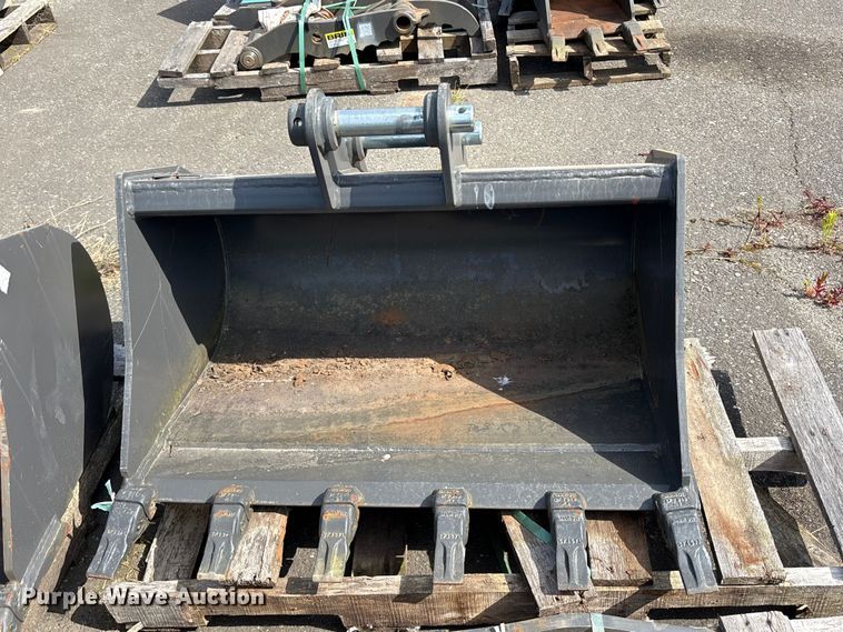 image for item ET0619 CNH Industrial CNH33.37 excavator attachments