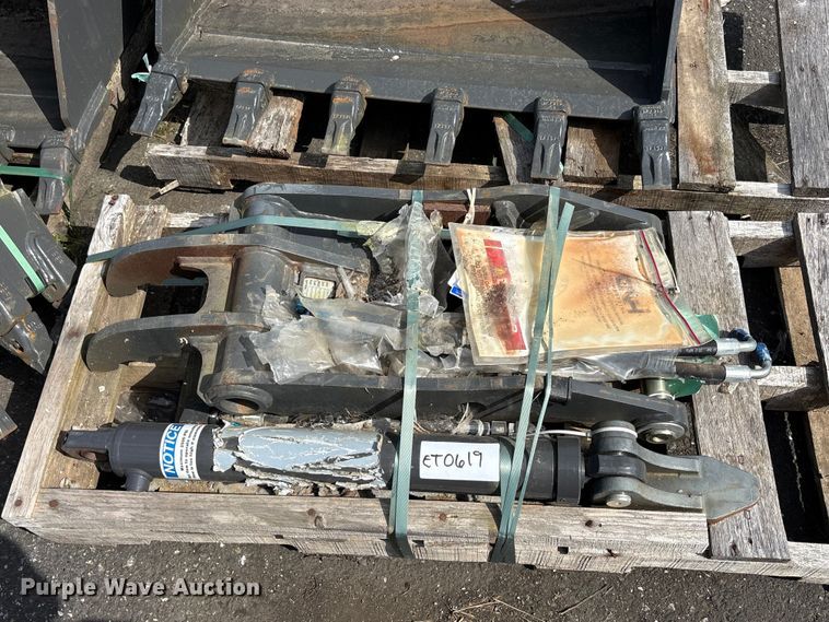 image for item ET0619 CNH Industrial CNH33.37 excavator attachments