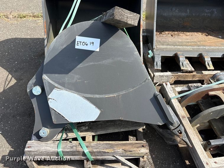 image for item ET0619 CNH Industrial CNH33.37 excavator attachments