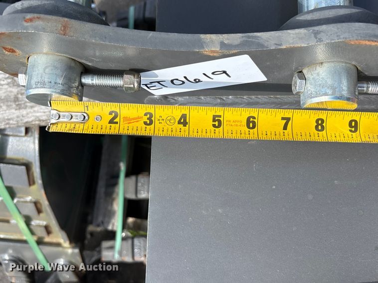 image for item ET0619 CNH Industrial CNH33.37 excavator attachments