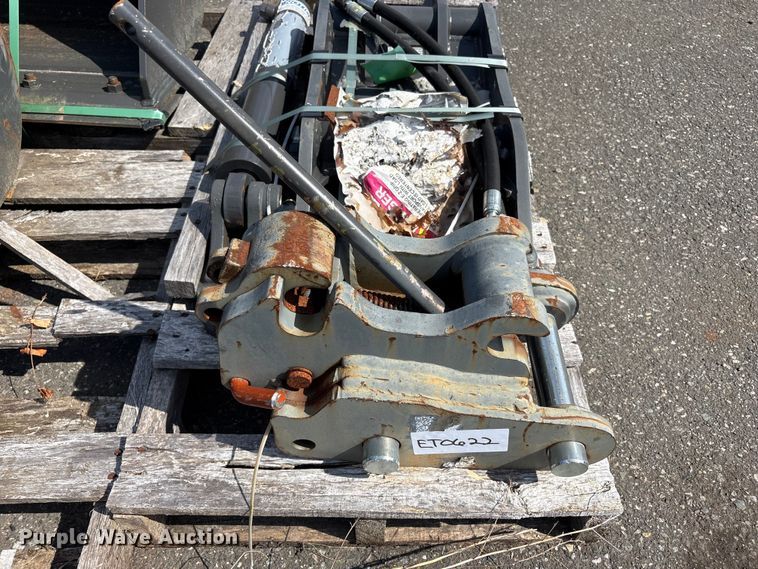 image for item ET0622 CNH Industrial CNH33.37 excavator attachments