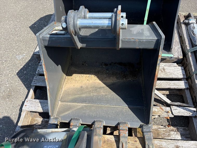 image for item ET0622 CNH Industrial CNH33.37 excavator attachments