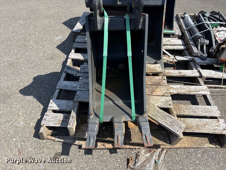 image for item ET0622 CNH Industrial CNH33.37 excavator attachments