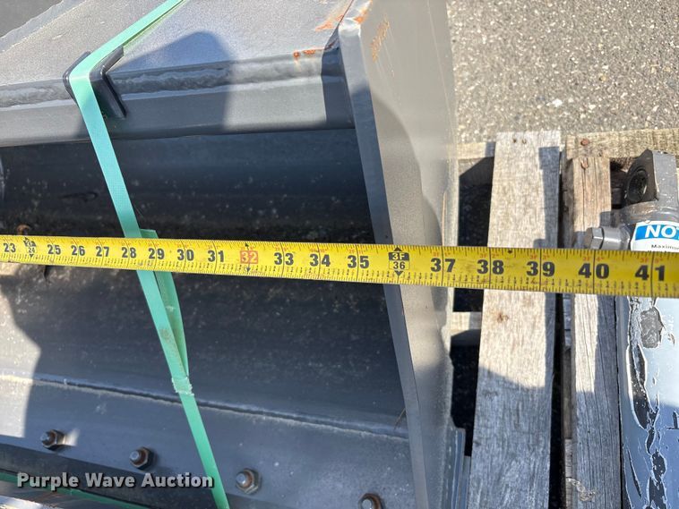 image for item ET0622 CNH Industrial CNH33.37 excavator attachments