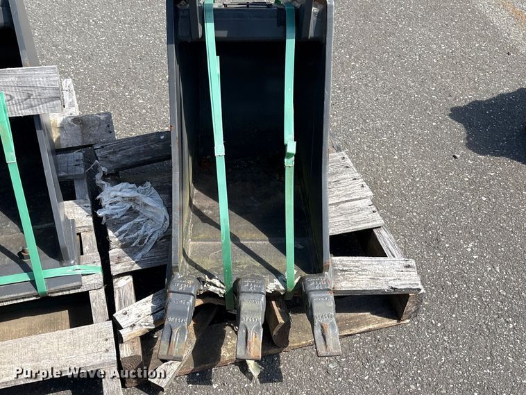 image for item ET0623 CNH Industrial CNH33.37 excavator attachments