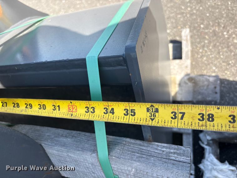 image for item ET0623 CNH Industrial CNH33.37 excavator attachments