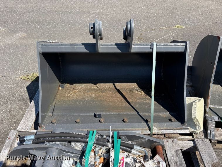 image for item ET0626 CNH Industrial CNH33.37 excavator attachments