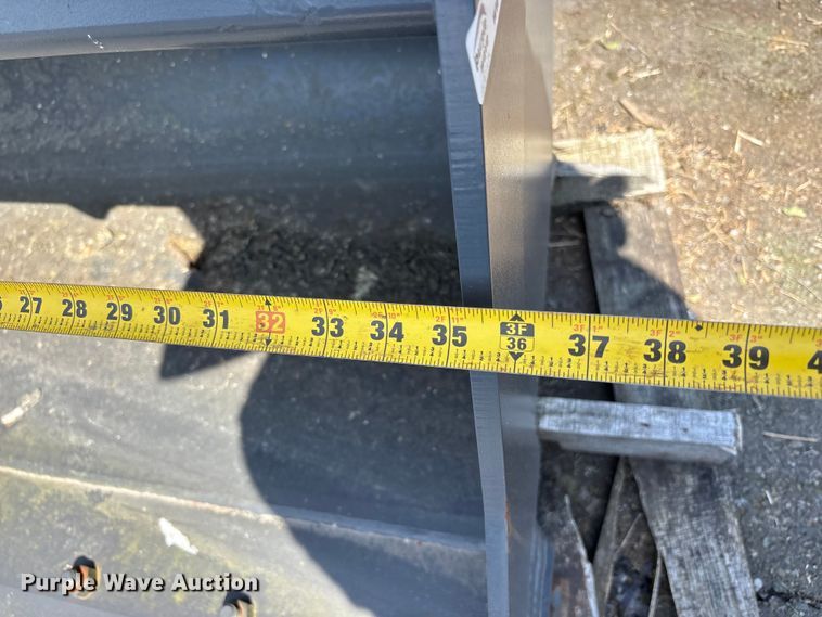 image for item ET0628 CNH Industrial CNH33.37 excavator attachments