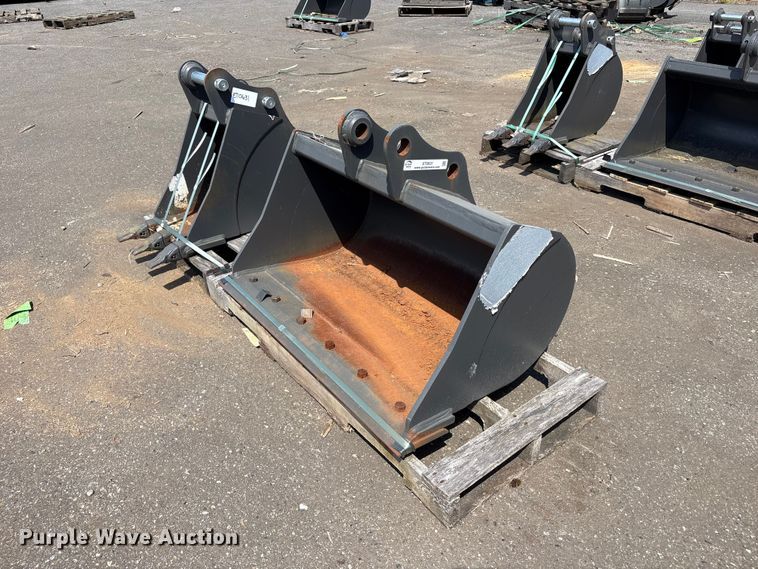 image for item ET0631 (2) CNH Industrial CNH33.37 excavator buckets