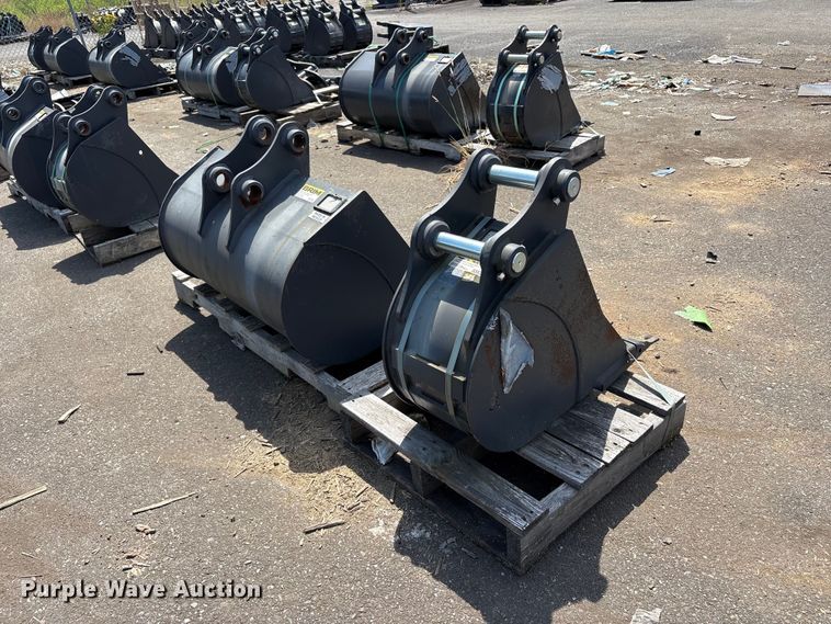 image for item ET0631 (2) CNH Industrial CNH33.37 excavator buckets
