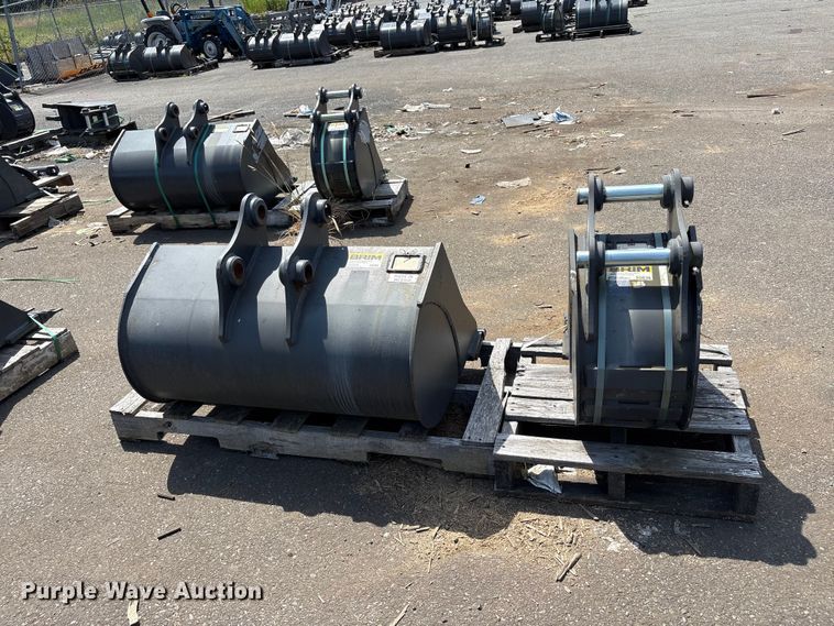 image for item ET0631 (2) CNH Industrial CNH33.37 excavator buckets