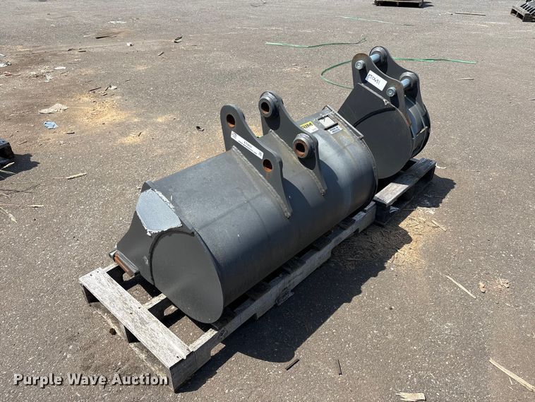 image for item ET0631 (2) CNH Industrial CNH33.37 excavator buckets