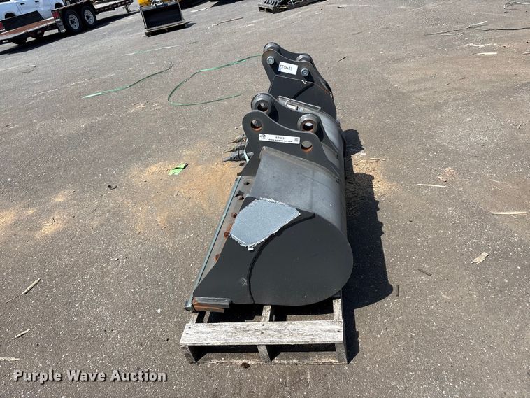 image for item ET0631 (2) CNH Industrial CNH33.37 excavator buckets