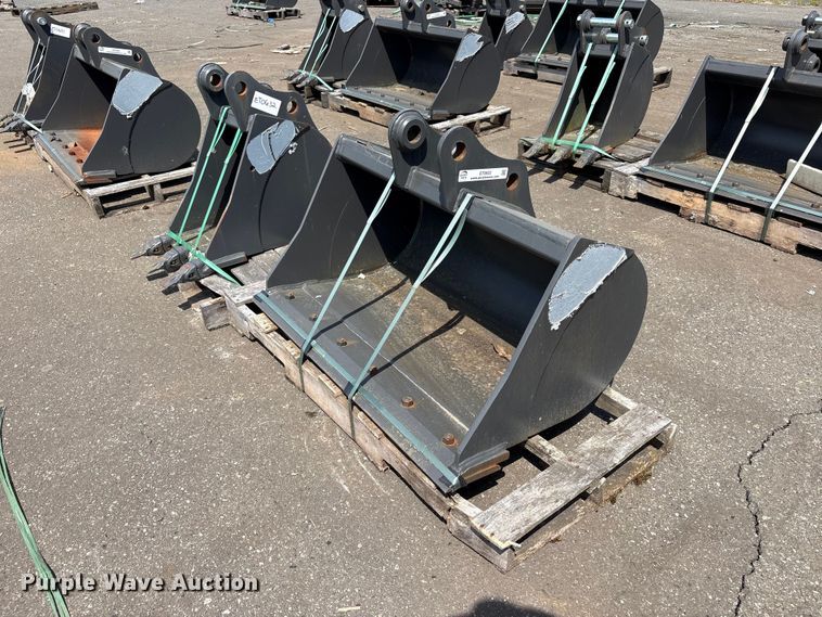 image for item ET0632 (2) CNH Industrial CNH33.37 excavator buckets