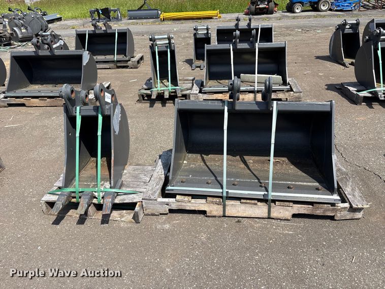 image for item ET0632 (2) CNH Industrial CNH33.37 excavator buckets